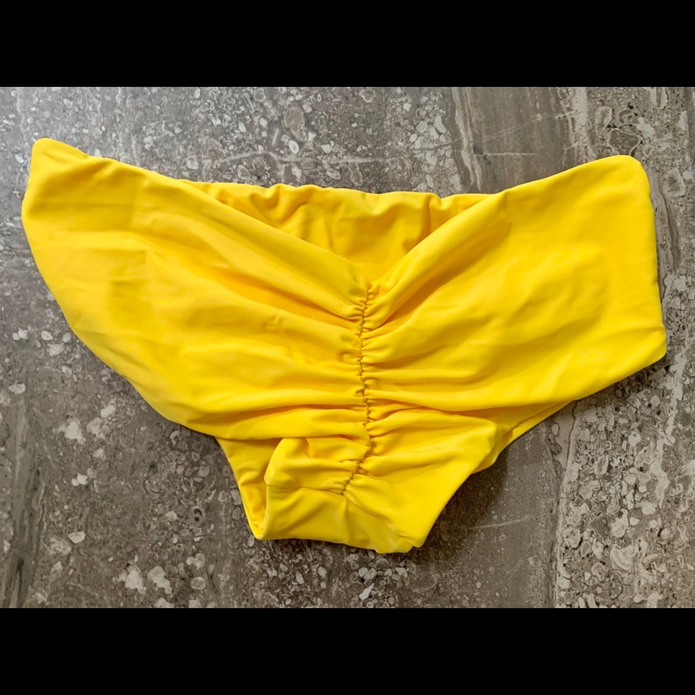 Fused Hawaii yellow cheeky bikini bottom Sz L NWOT